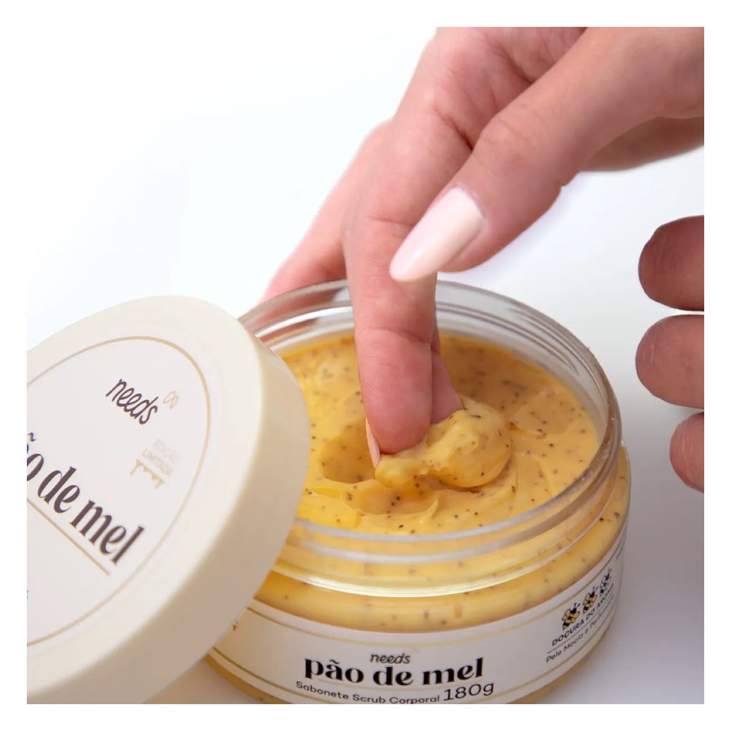 Kit Sabonete Esfoliante Scrub Corporal Needs Pão de Mel 180g + Esponja Vegetal